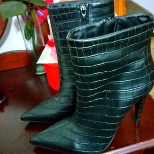 100% Black Leather Boot